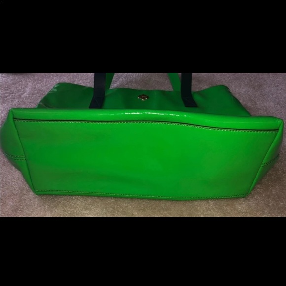 Kate Spade Patent green tote wallet - Picture 4 of 12